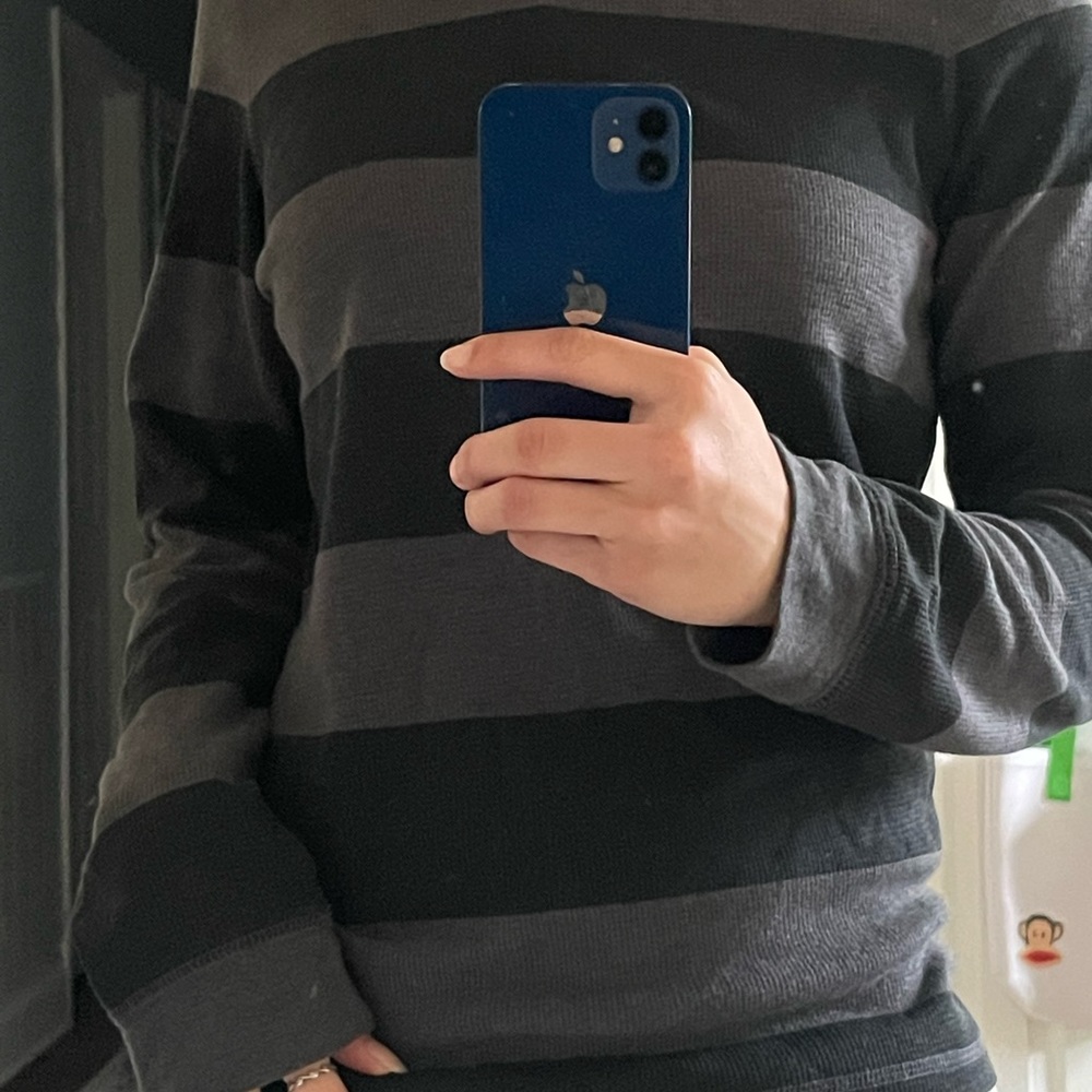 Black and grey striped thermal